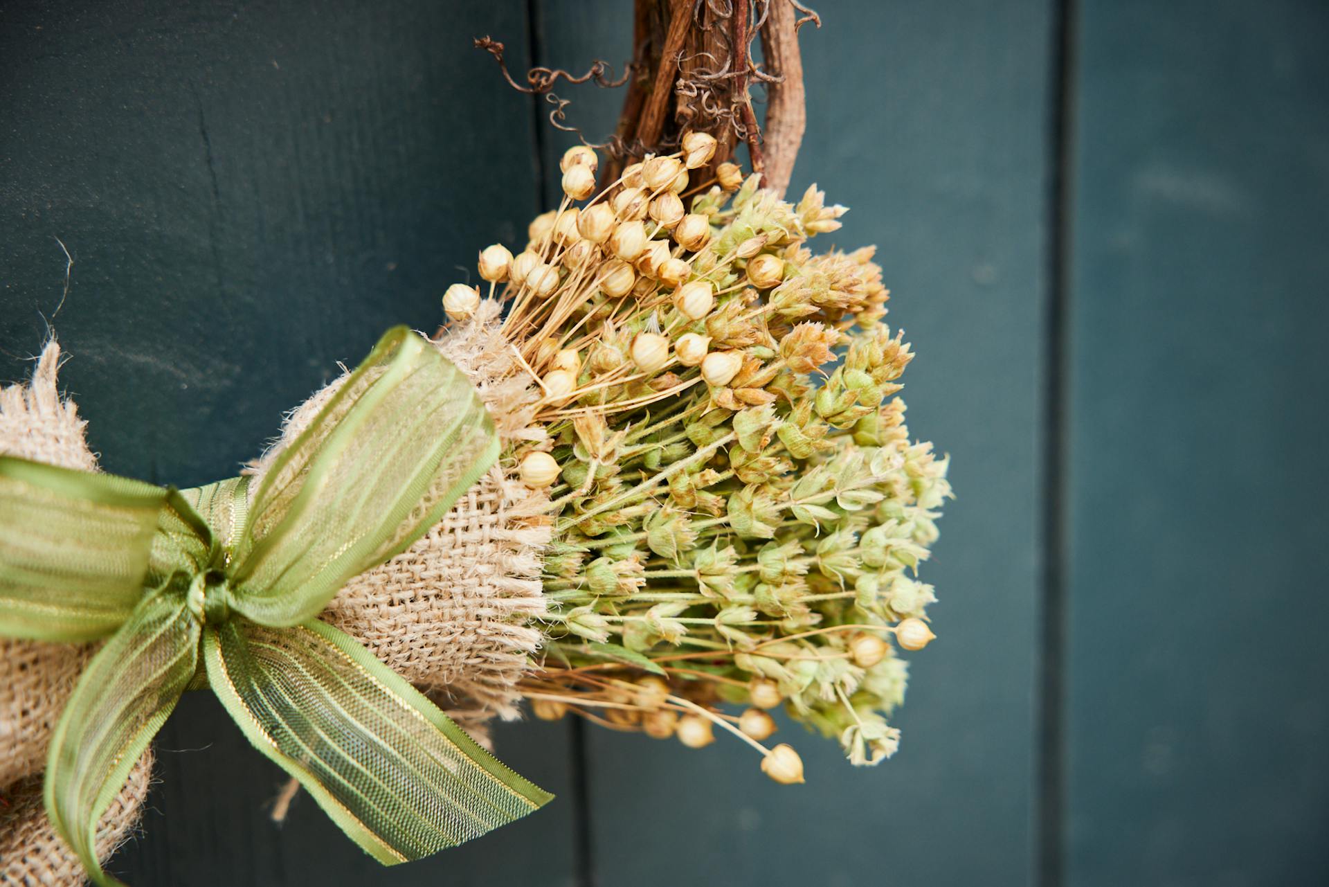 Corona con fiori secchi