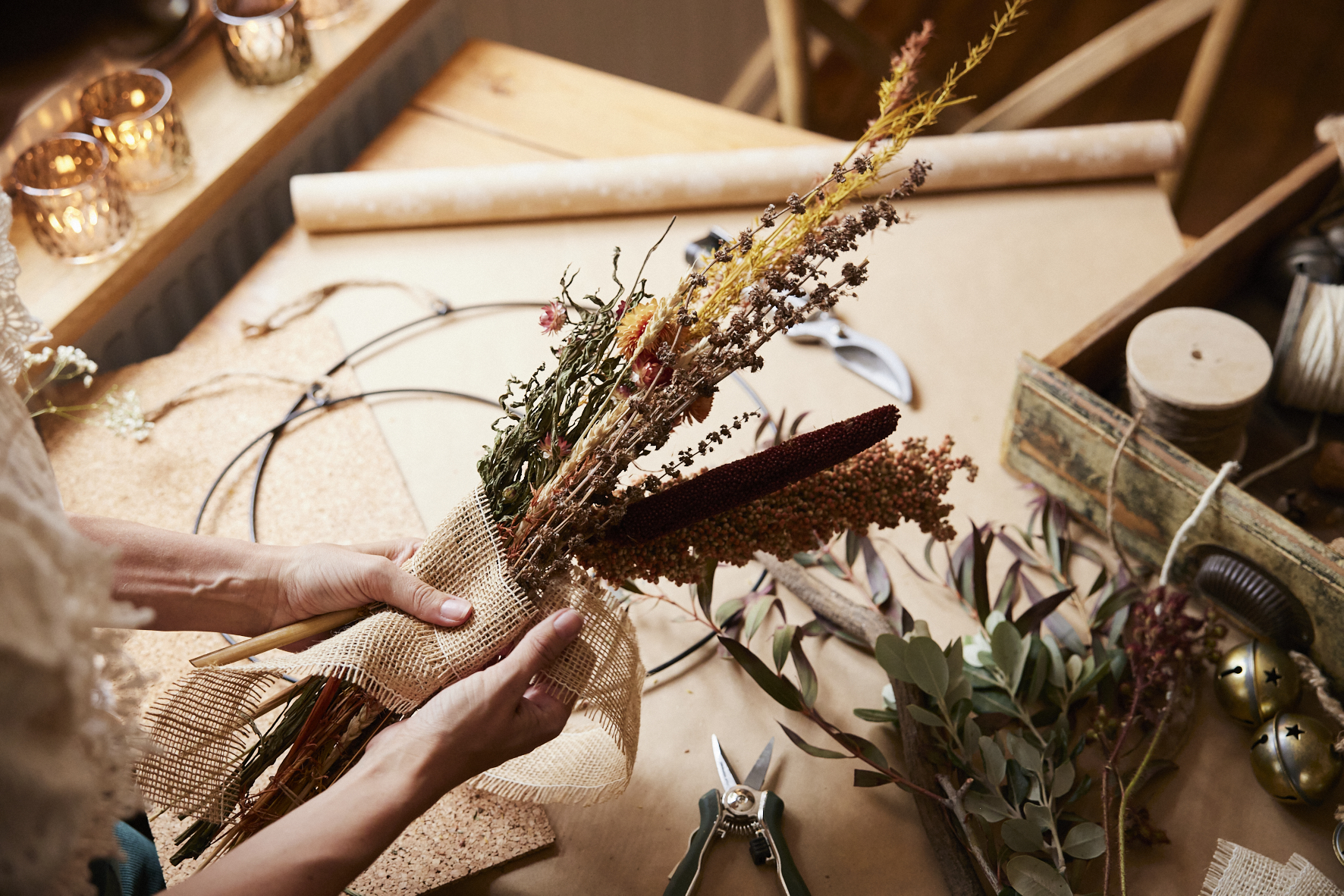 Legare il mazzo all'anello metallico fai da te