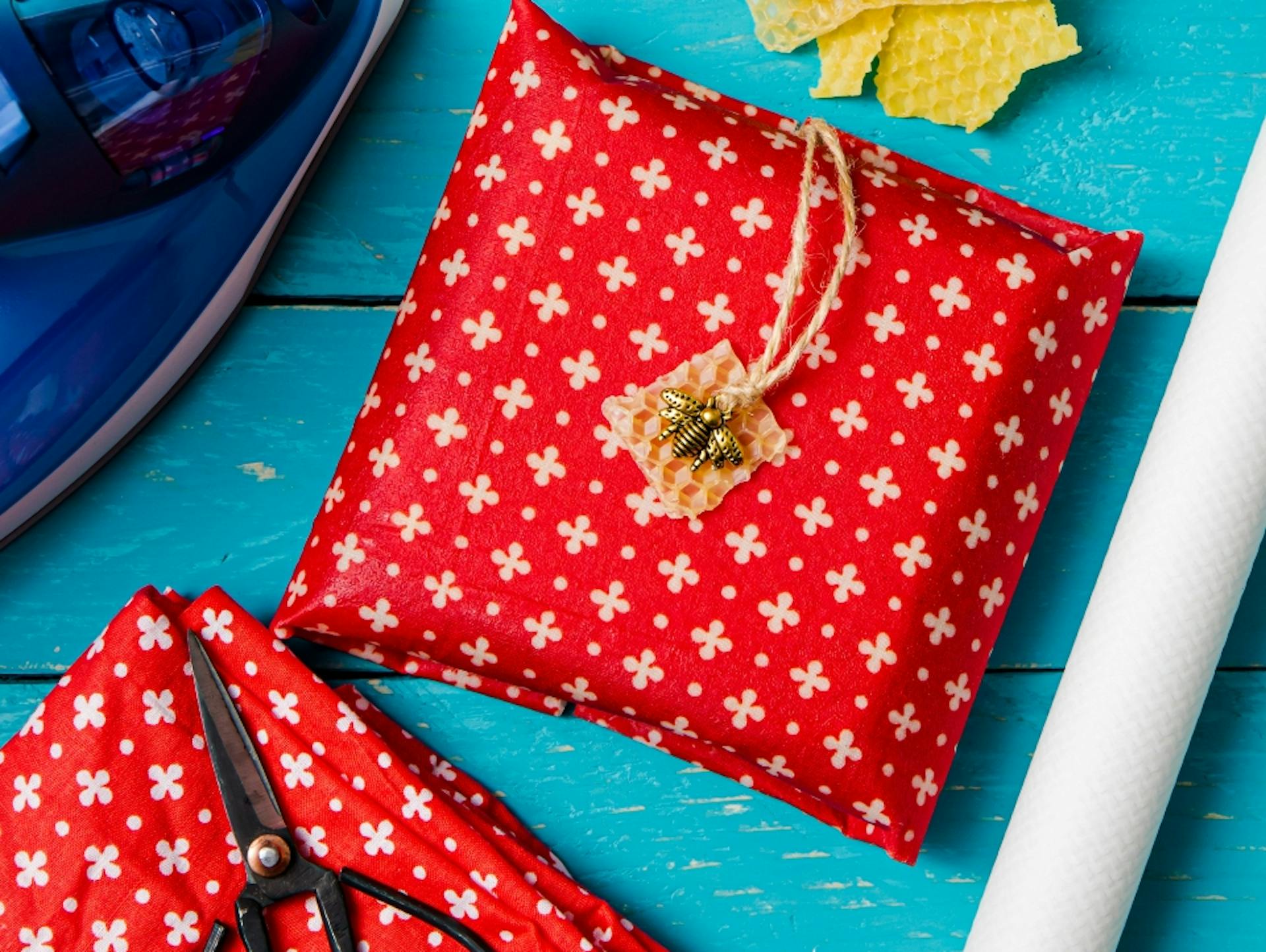 Viaszpapír ajándékcsomagolás