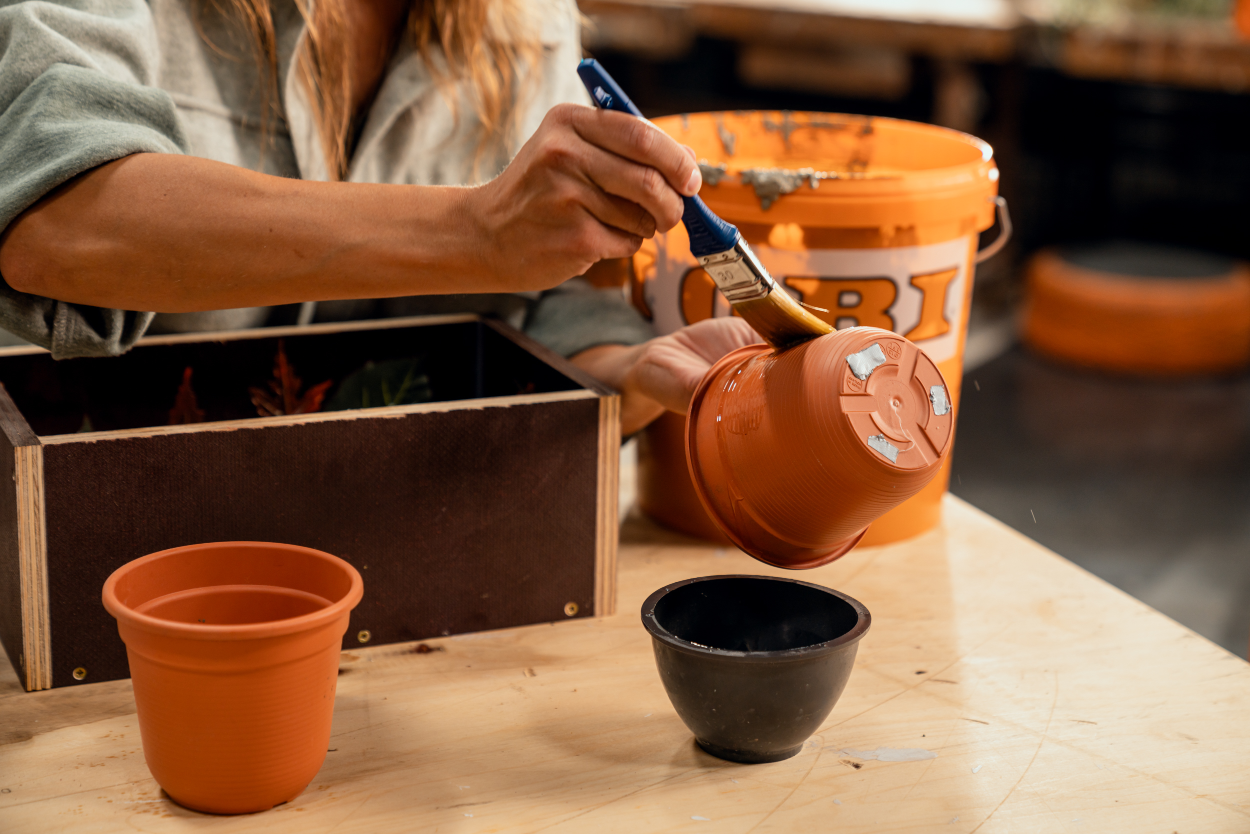 A virágcserepek beolajozzák