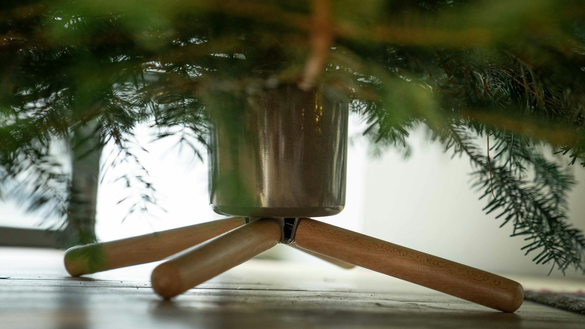 Schraubständer unter Weihnachtsbaum