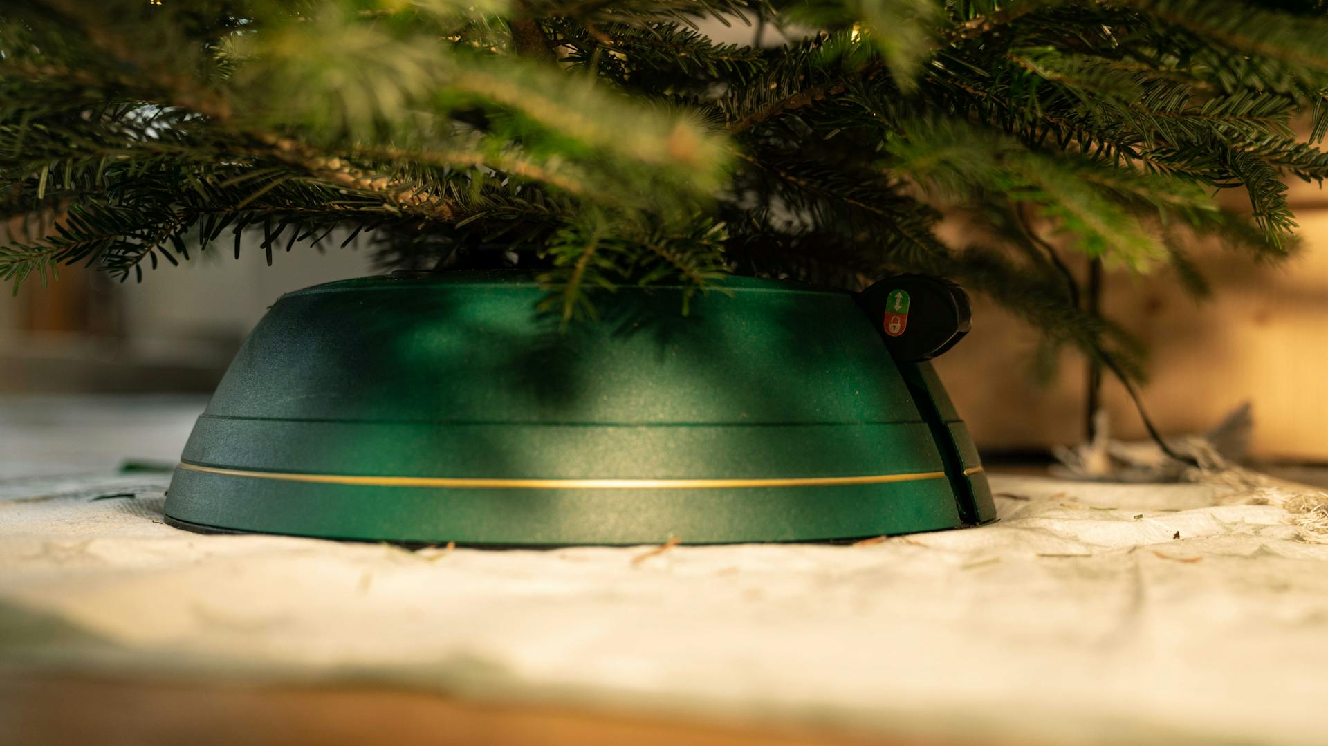 Piedistallo sotto l’albero di Natale sulla coperta