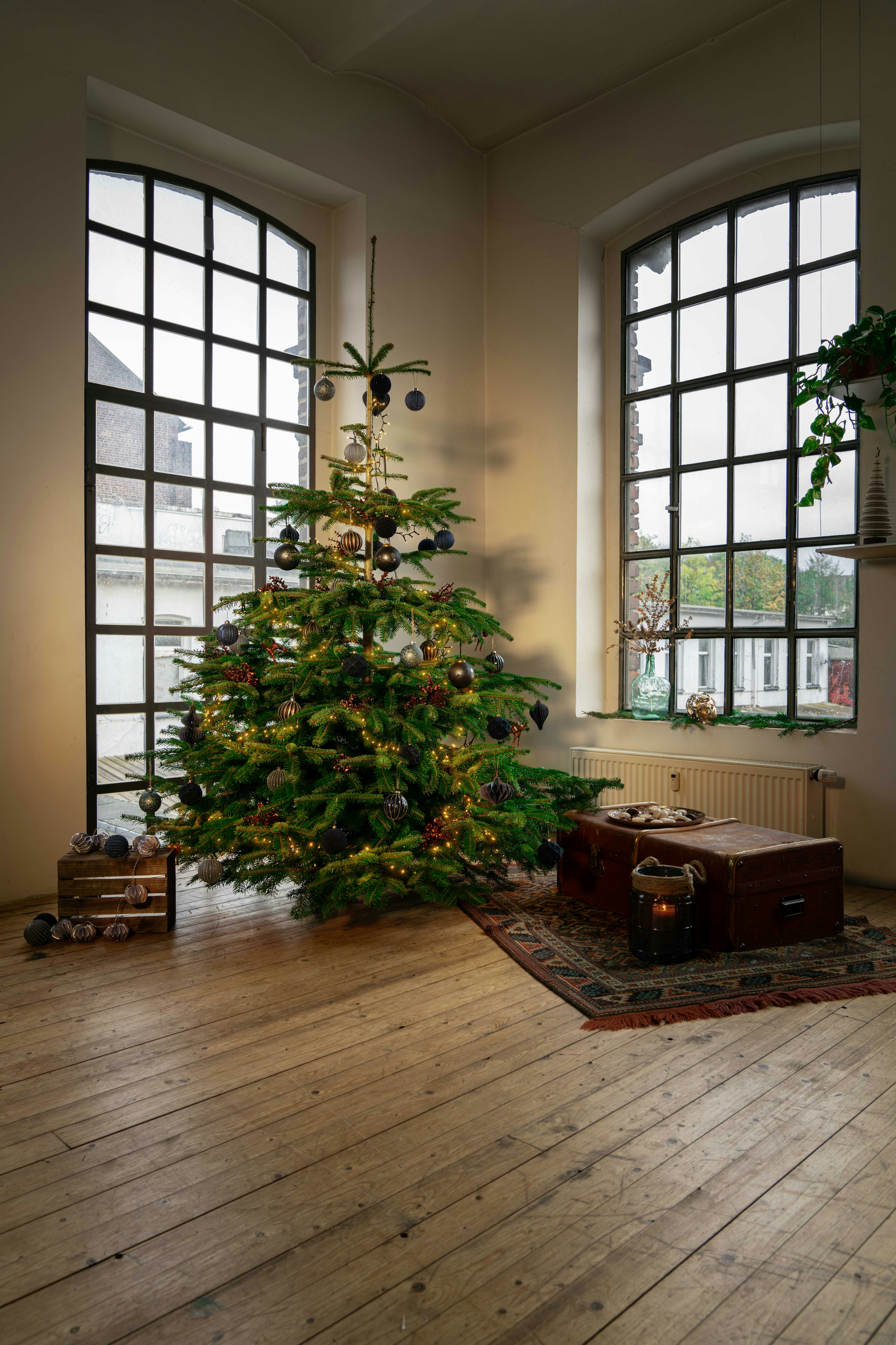 Weihnachtsbaum schmücken – Trends und Tipps OBI