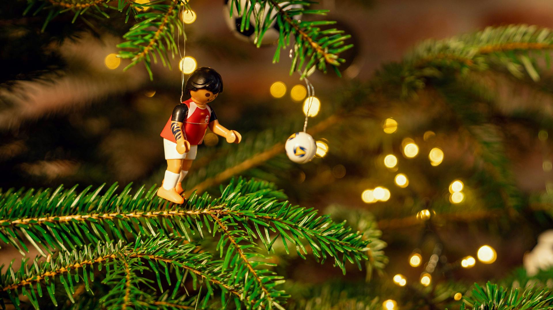 Addobbi per l’albero di Natale calcistici da vicino