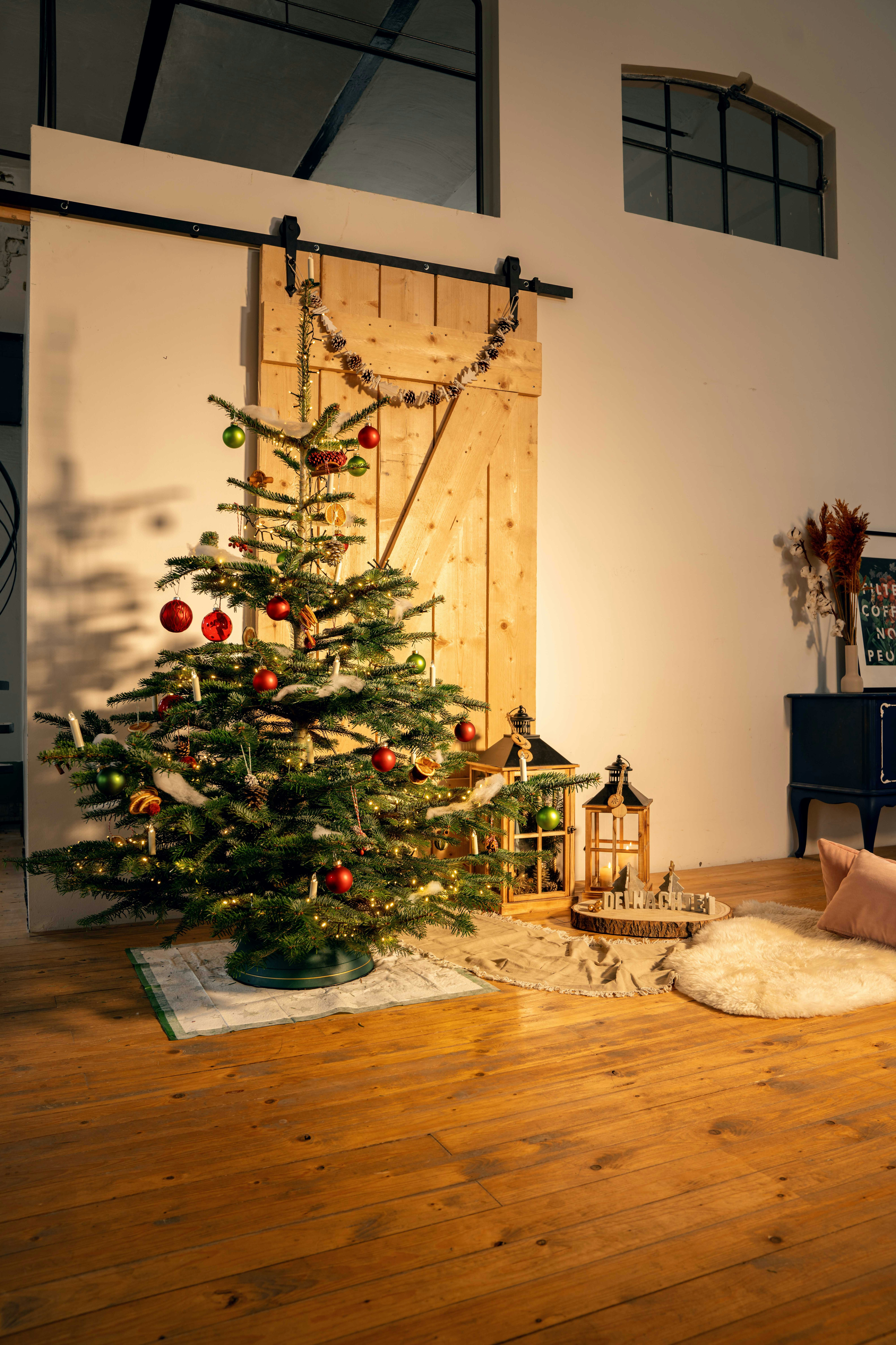 Weihnachtsbaum schmücken – Trends und Tipps OBI