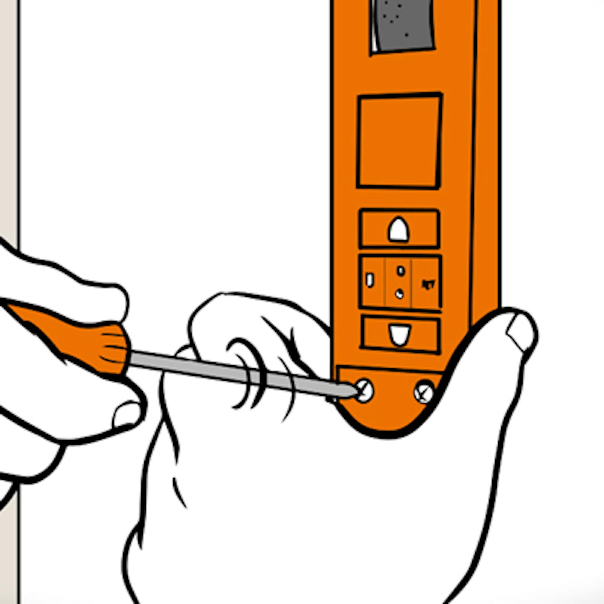 Handwerker montiert elektrischen Gurtwickler an Wand.