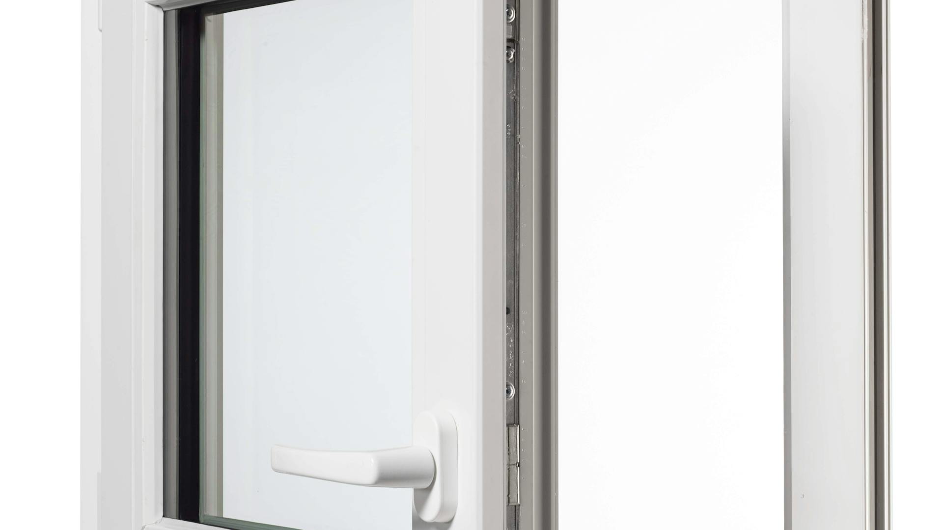 Finestra bianca aperta