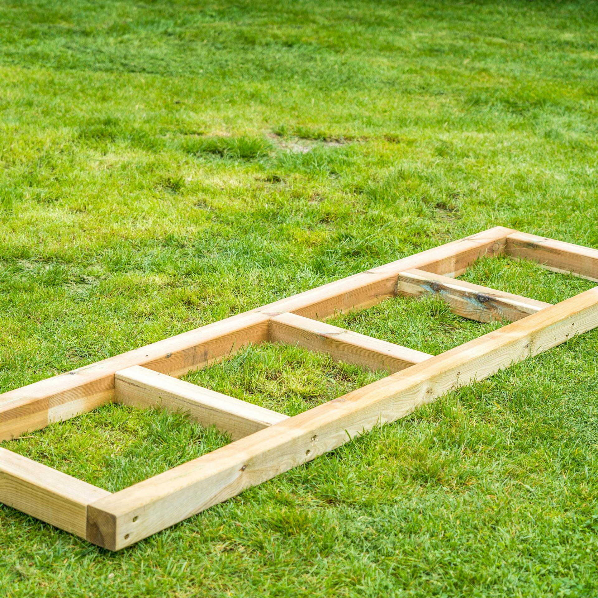 Fertig gebauter Rahmen für Barfußpfad