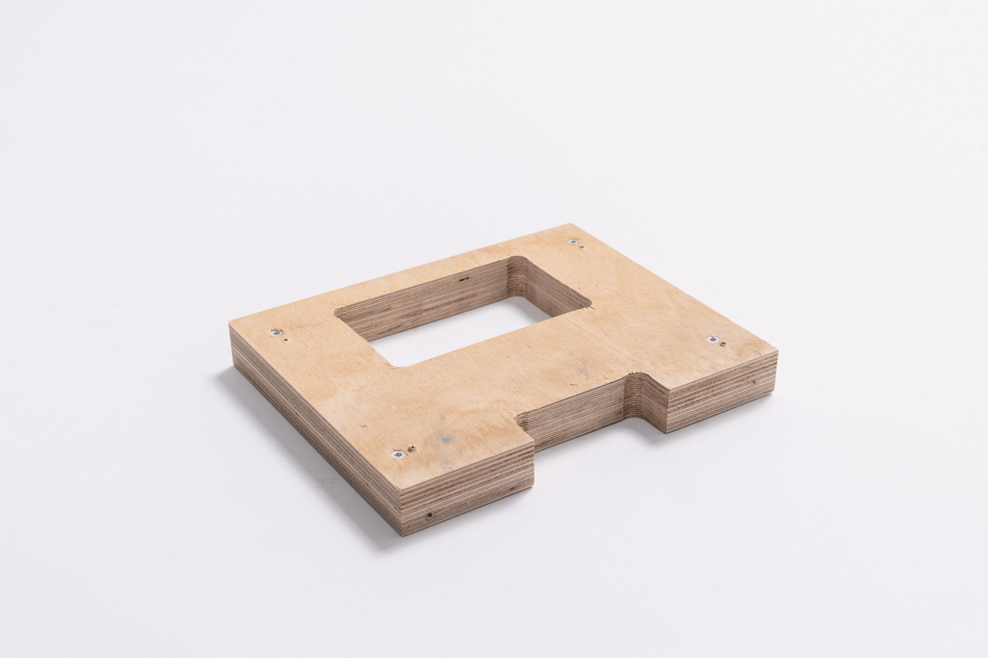 Die Multiplexplatten mit den ausgesägten Fächern sind zu sehen.