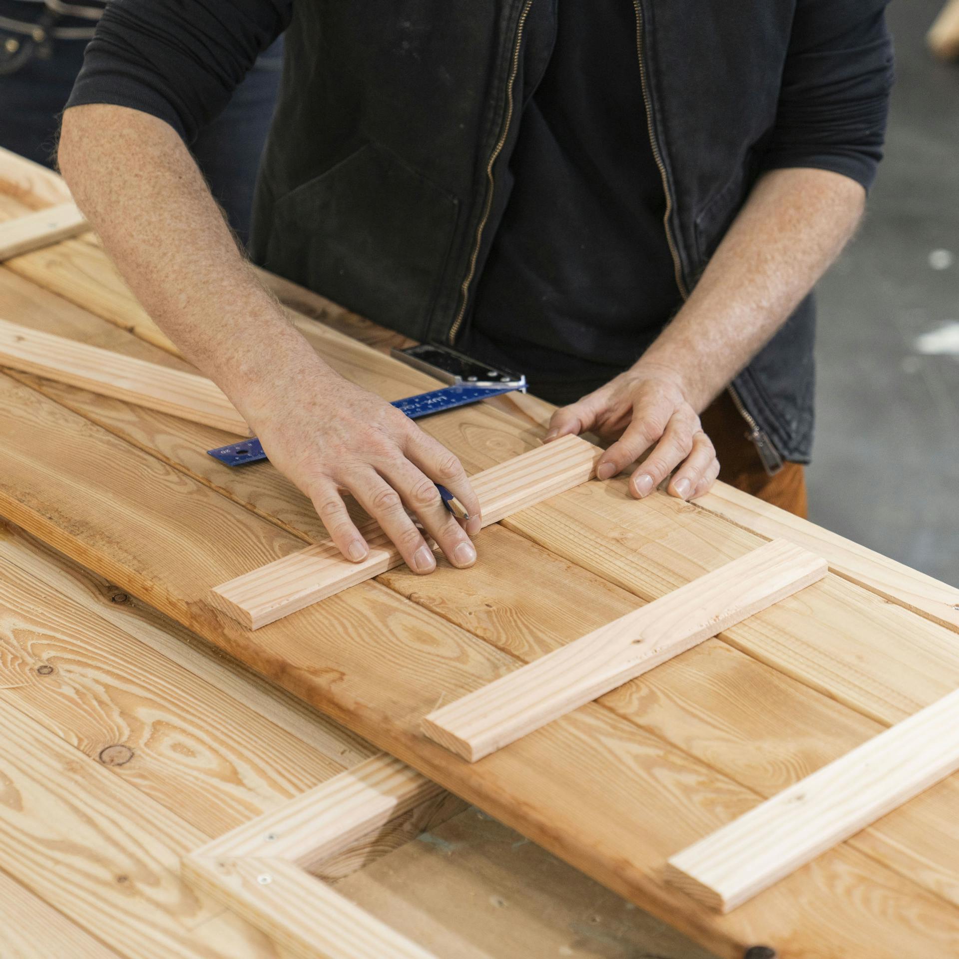 Sprosse wird auf Holzleisten gehalten