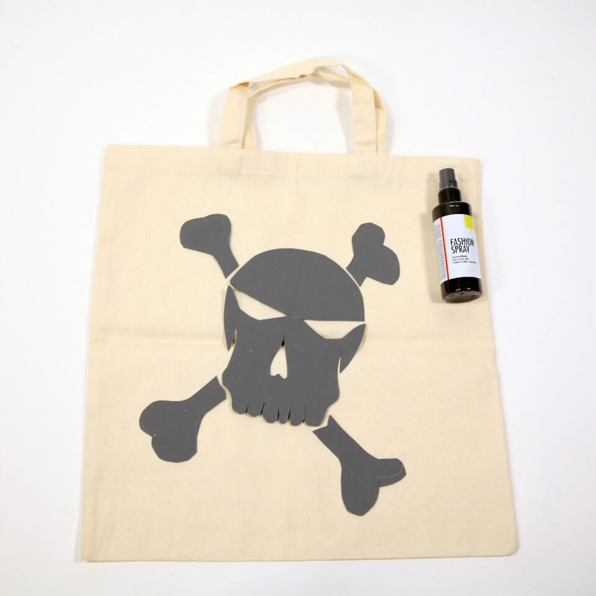 Jutelbeutel mit Totenkopfschablone