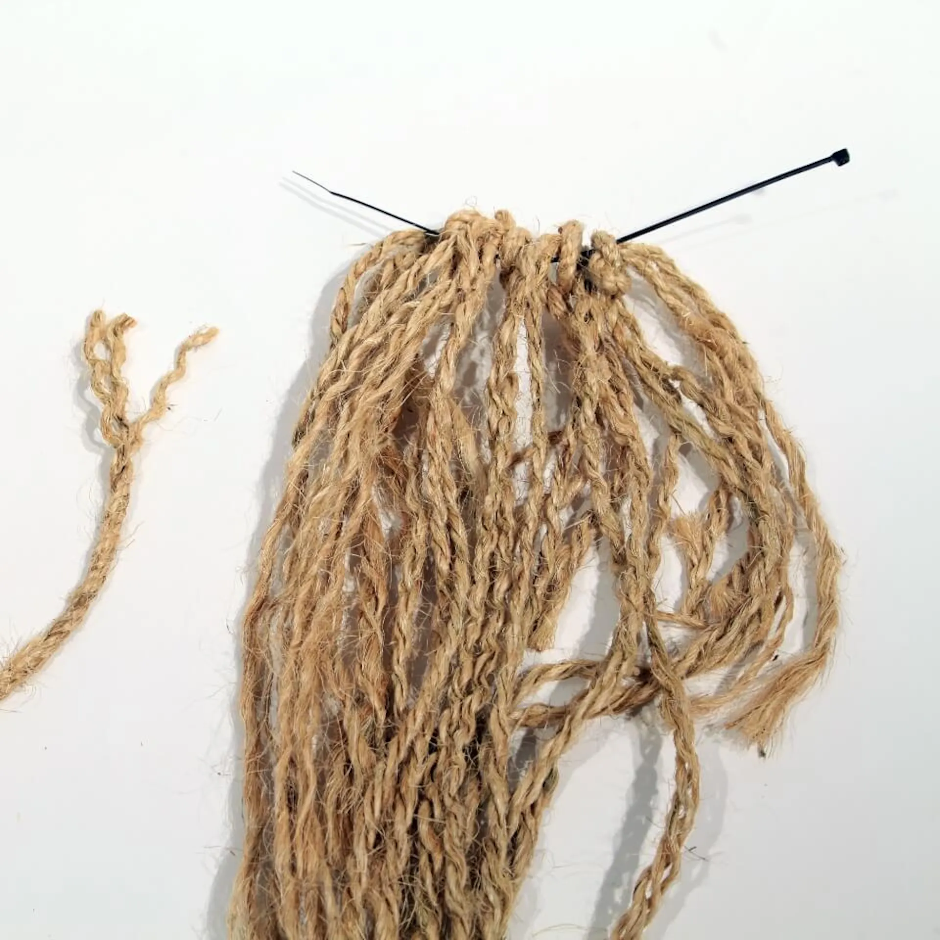 Hanf-Seile an Kabelbinder