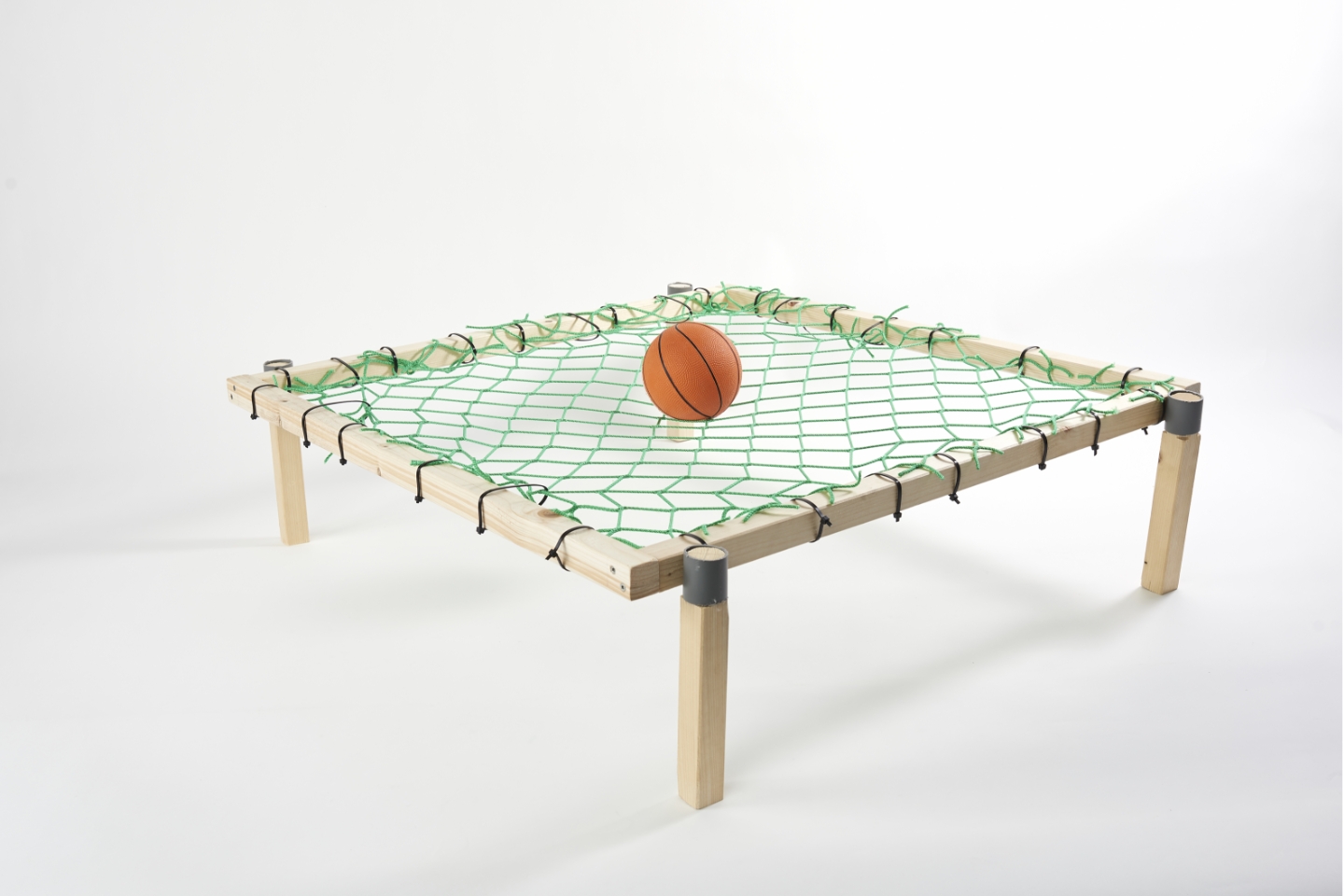 Fertiges Roundnet-Spiel mit Ball