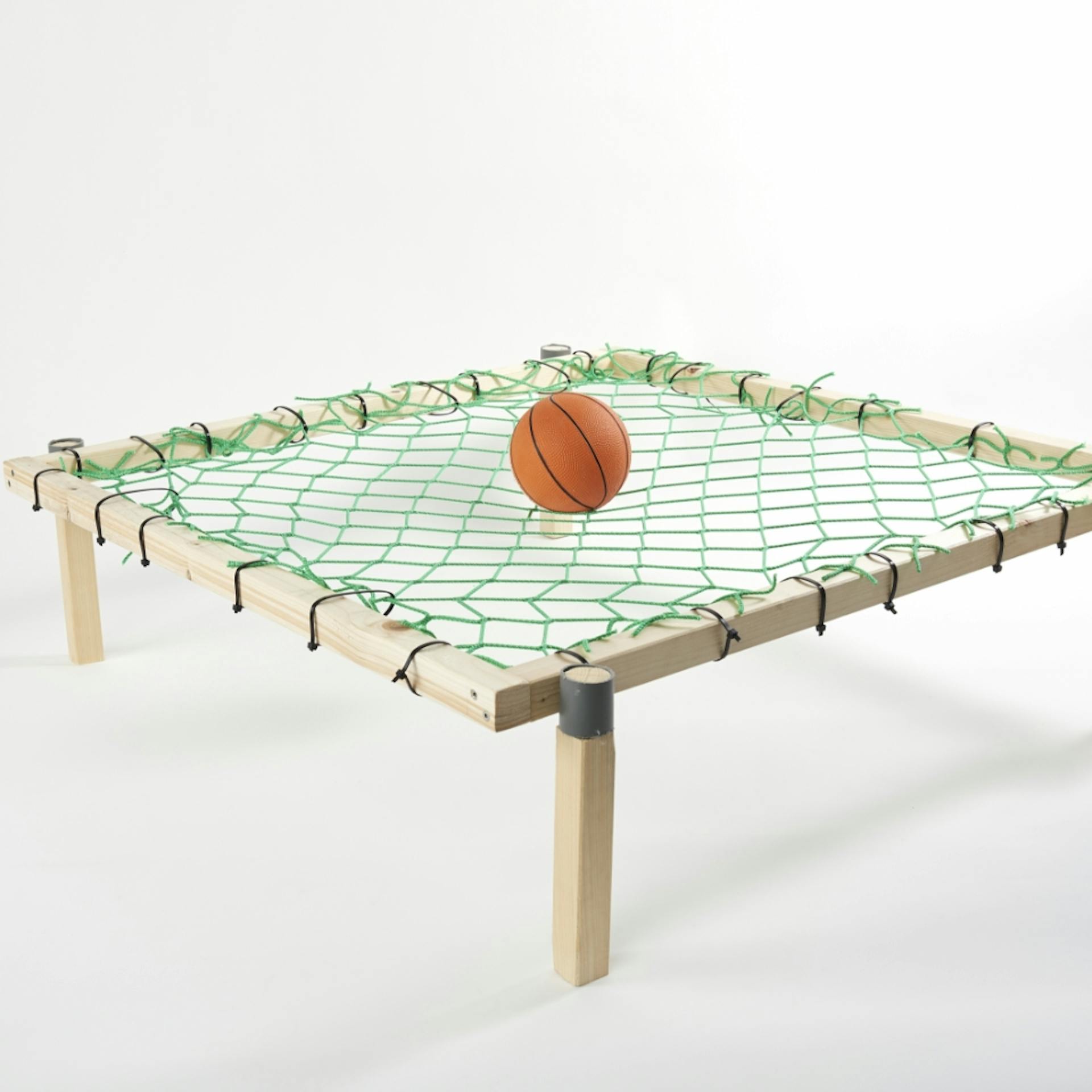 Fertiges Roundnet-Spiel mit Ball