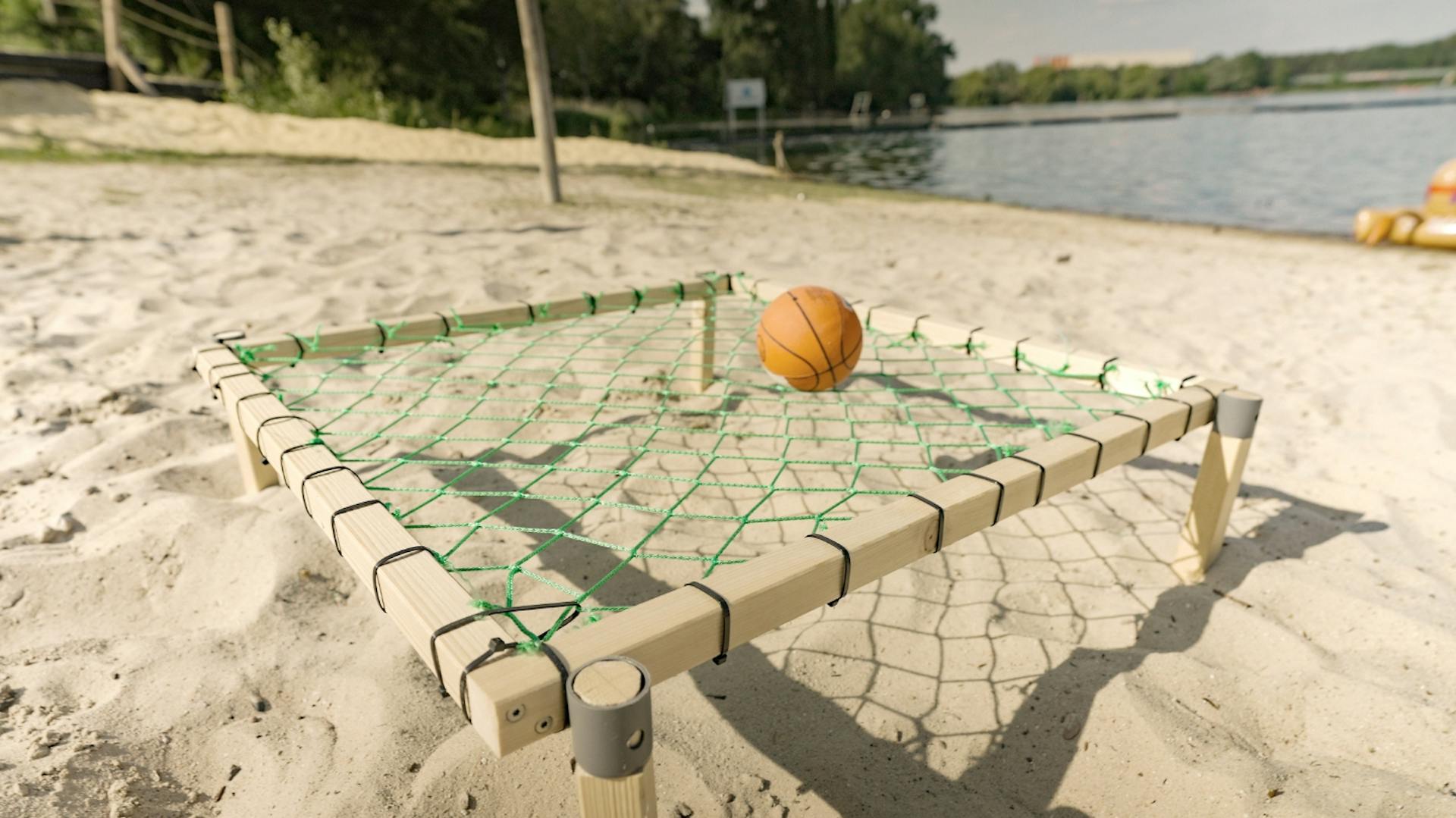 Selbstgebautes Roundnet-Spiel