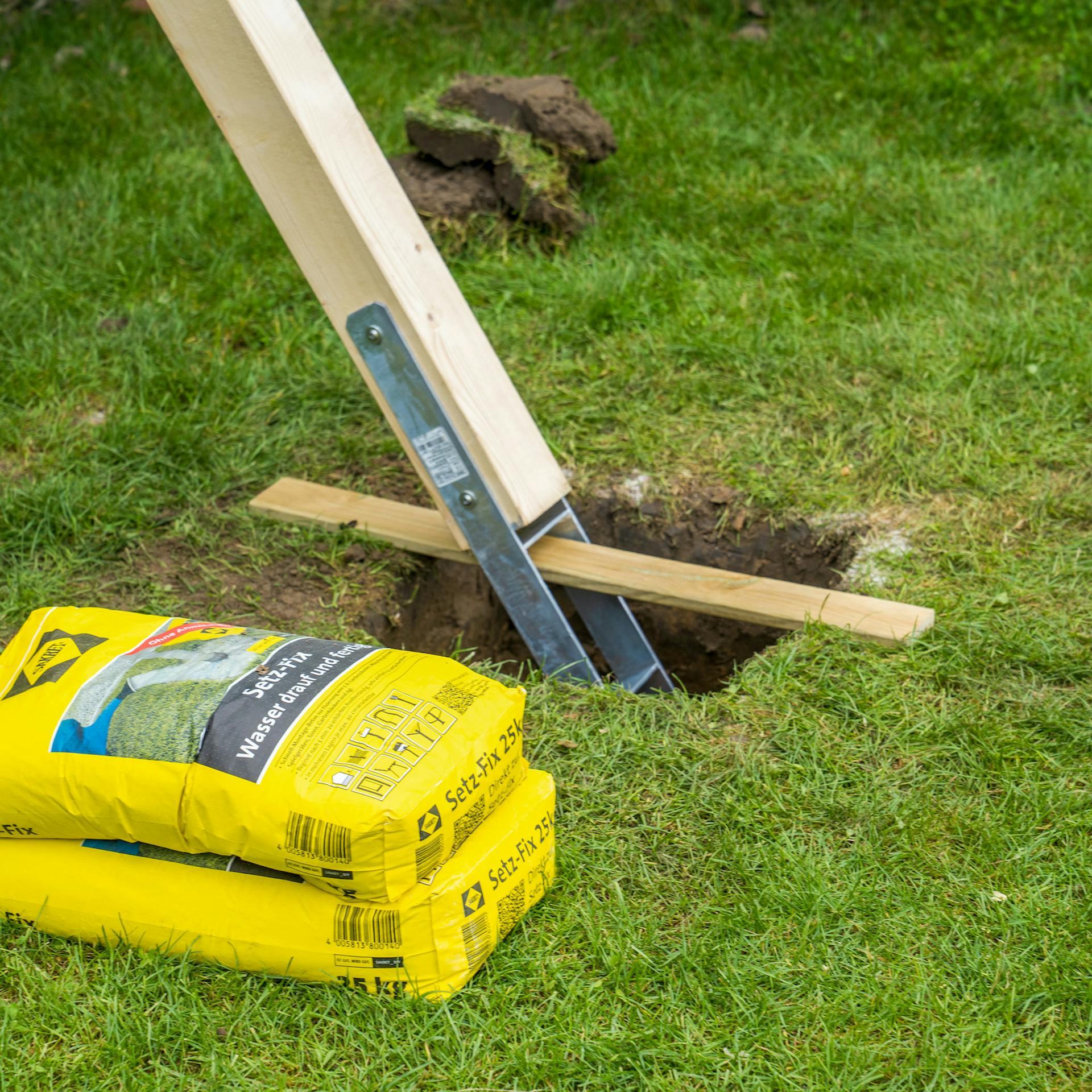 Gerendák, a lyukba helyezett oszloptartóval