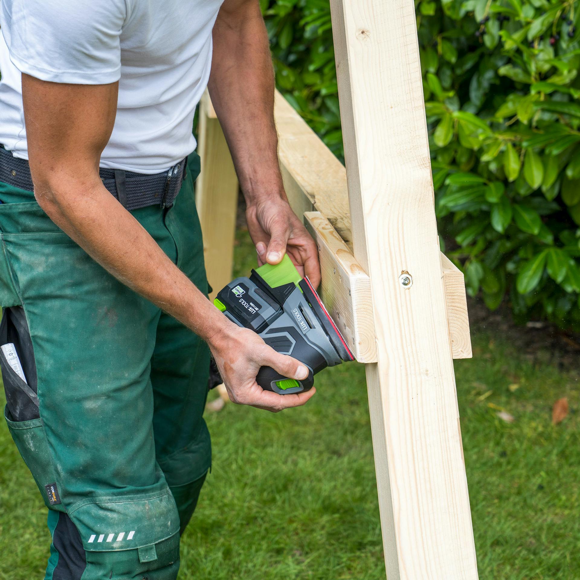 Lecsiszolják a hintaállványt