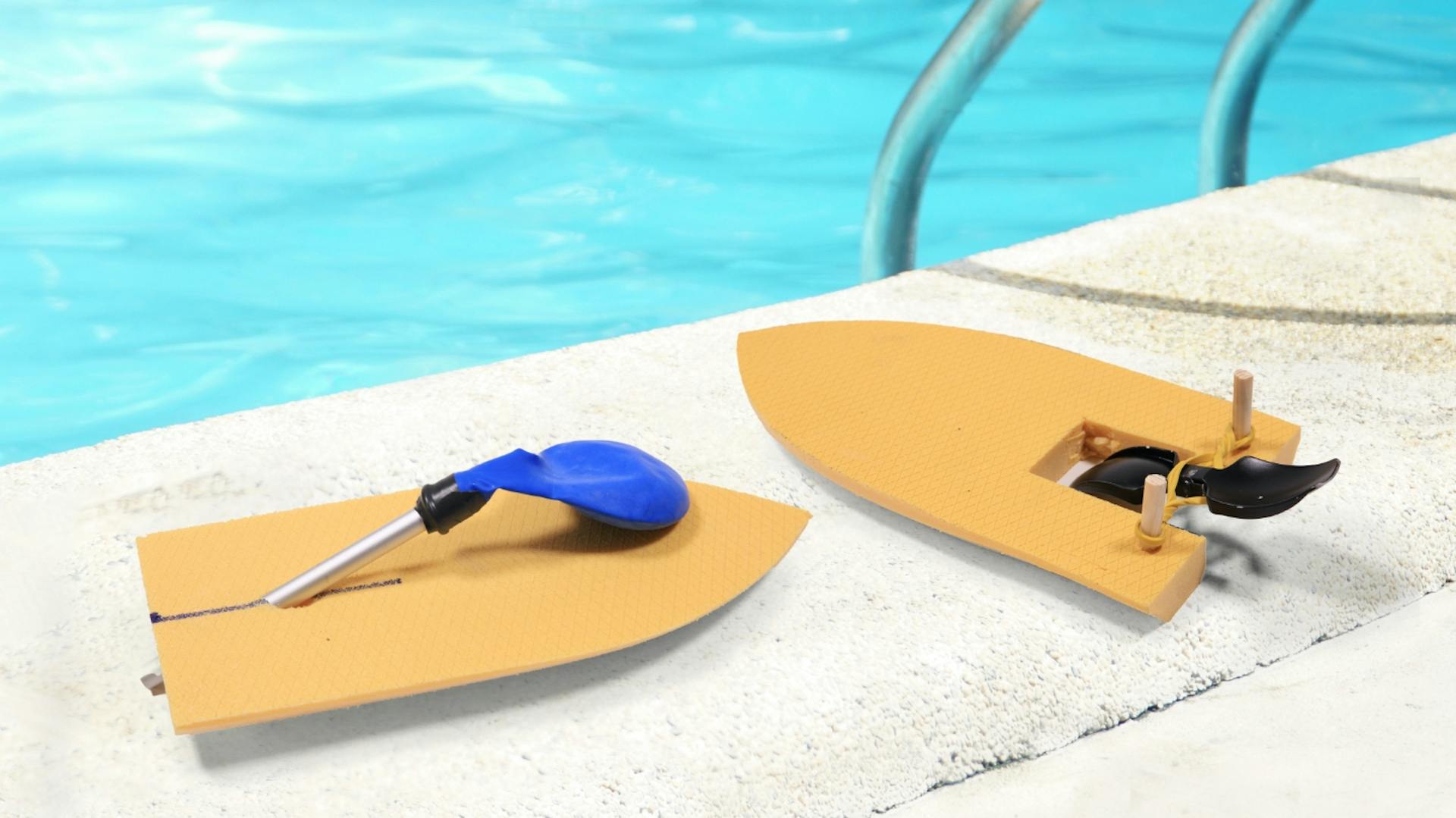 Selbstgebastelte Schiffe mit Puste- und Schauffelantrieb