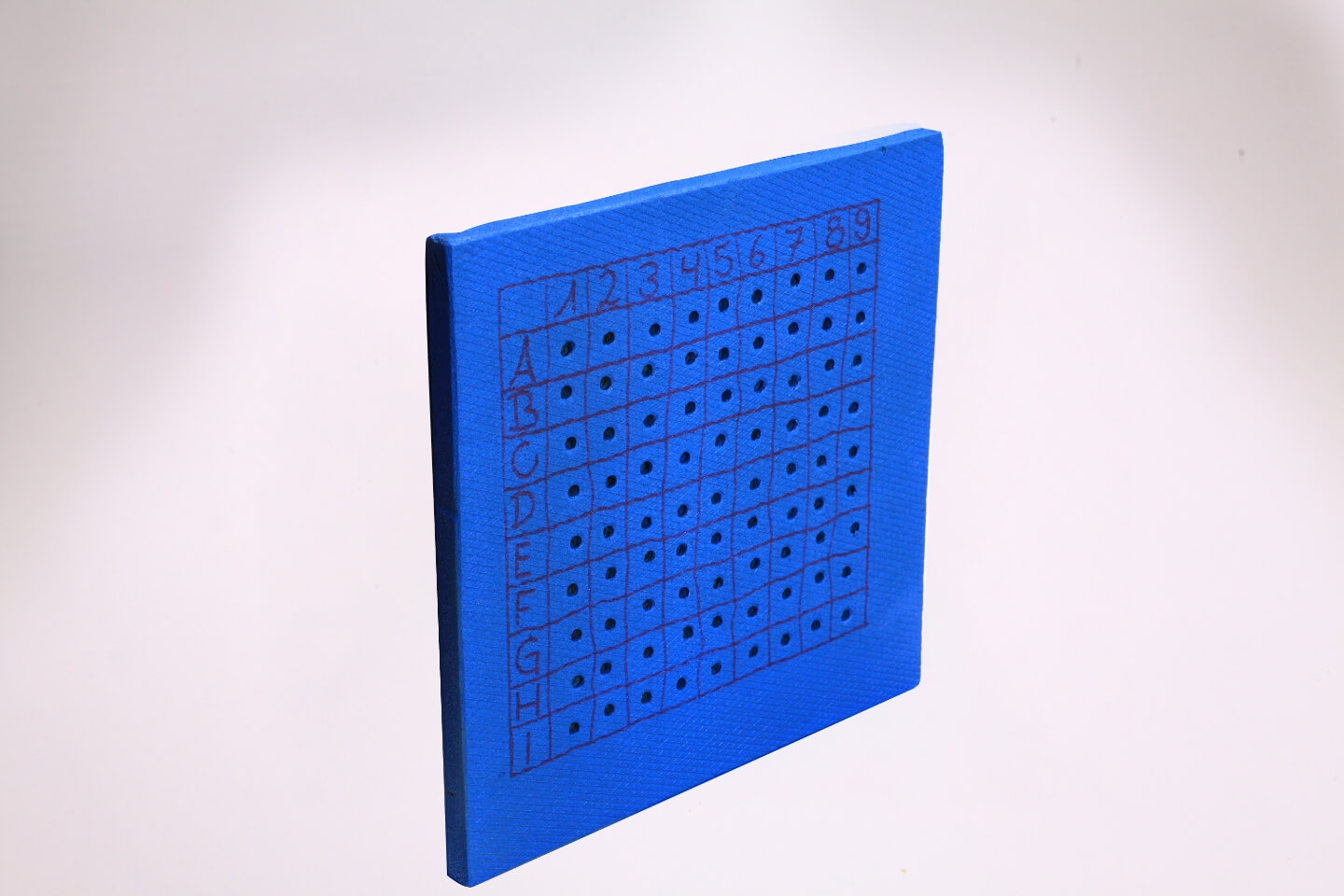 Fertig gestaltetes Spielfeld in Blau.