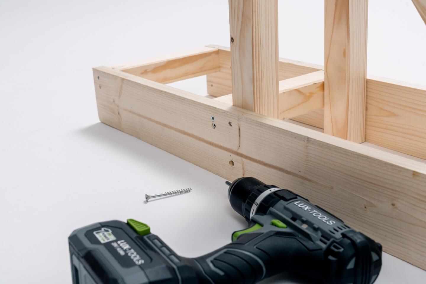 Avvita la catapulta e la base