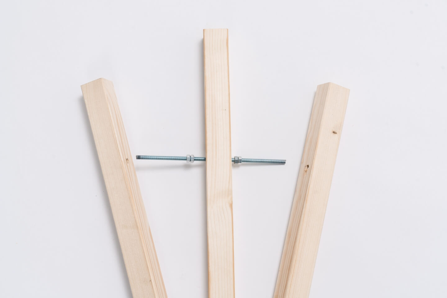 unire tre travi con una barra filettata