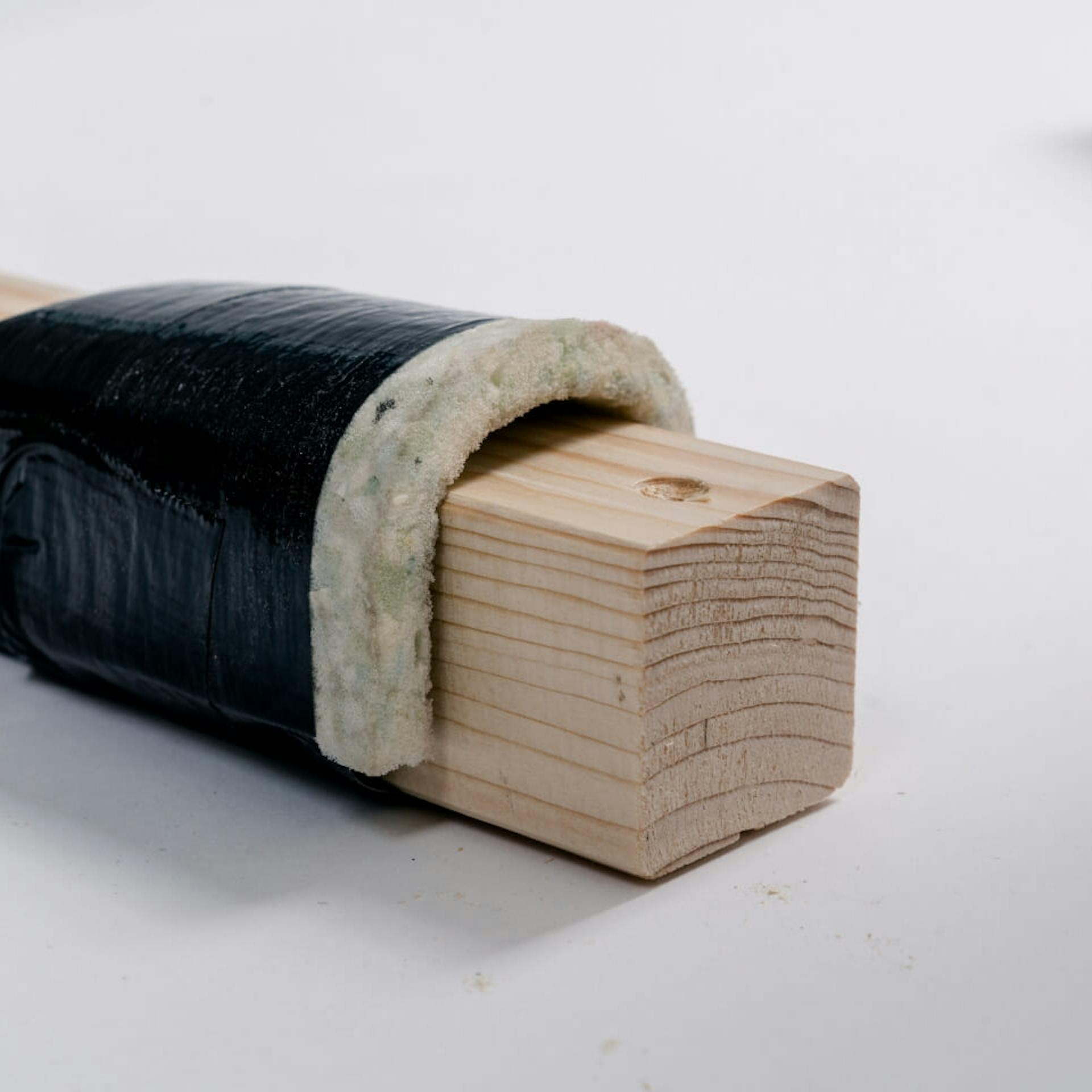 Kantholz mit Schaumstoff ummantelt