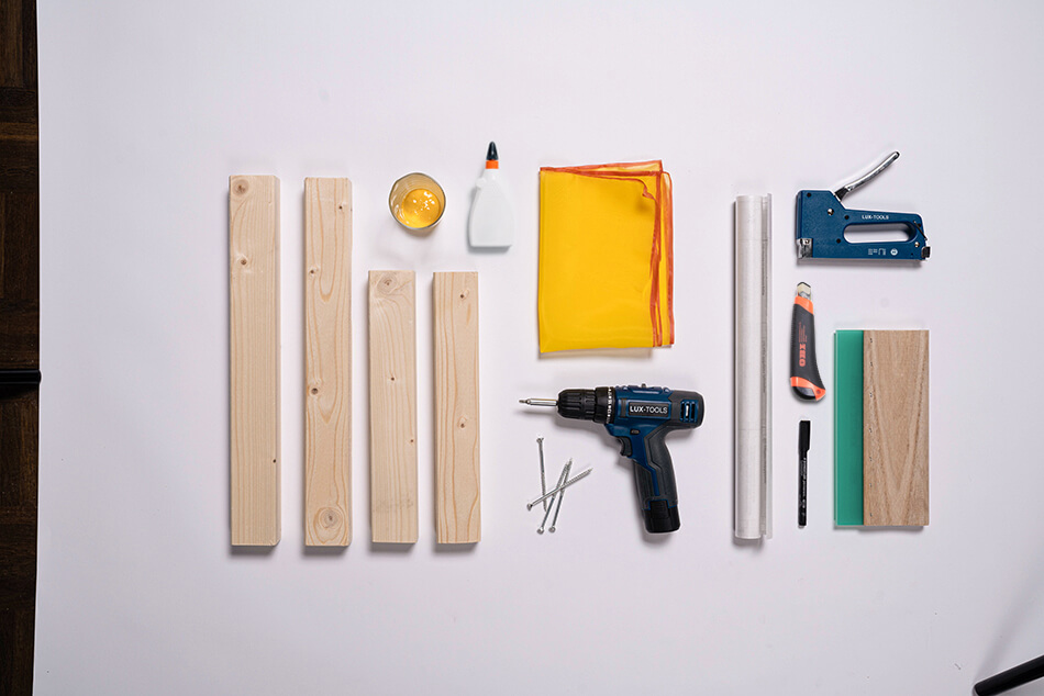 Materiál a nářadí pro projekt domácího sítotisku