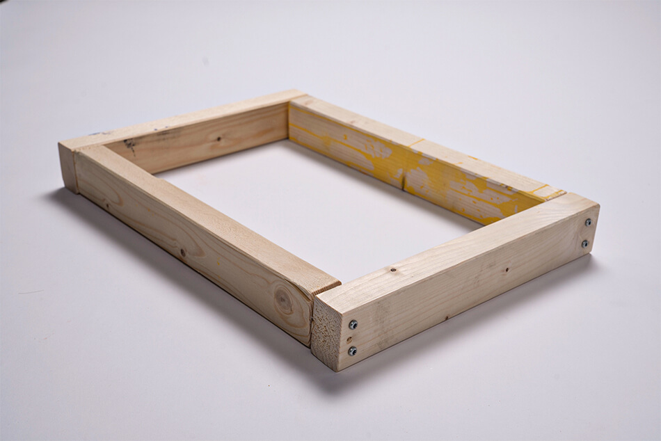 Vlastnoručně vyrobený dřevěný rám pro sítotisk