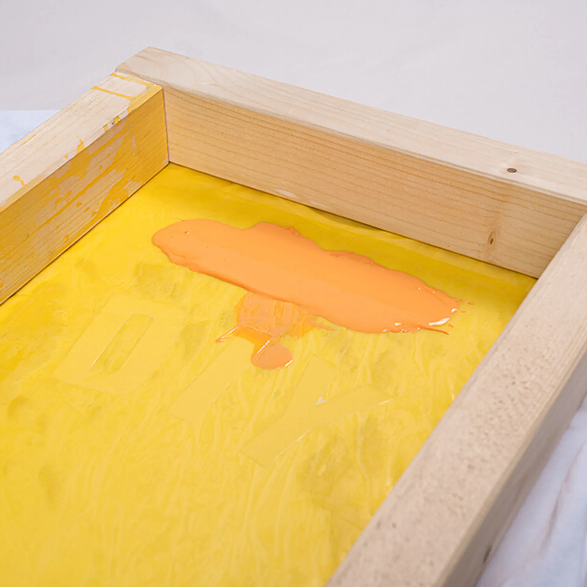 Nanesení barvy pro sítotisk