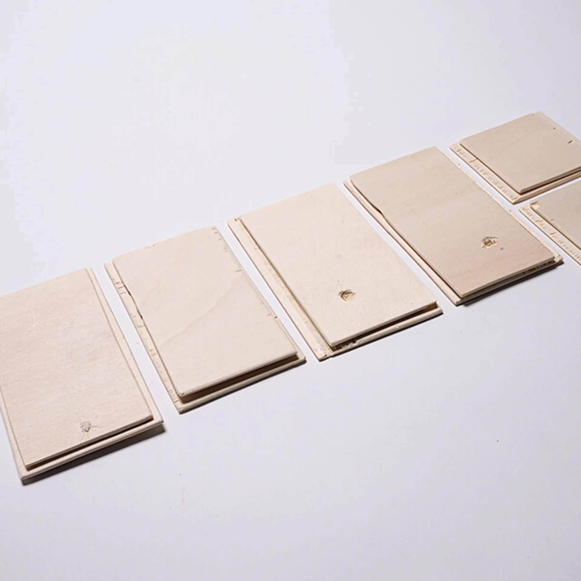 Holzplatten für die Spinnenbox.