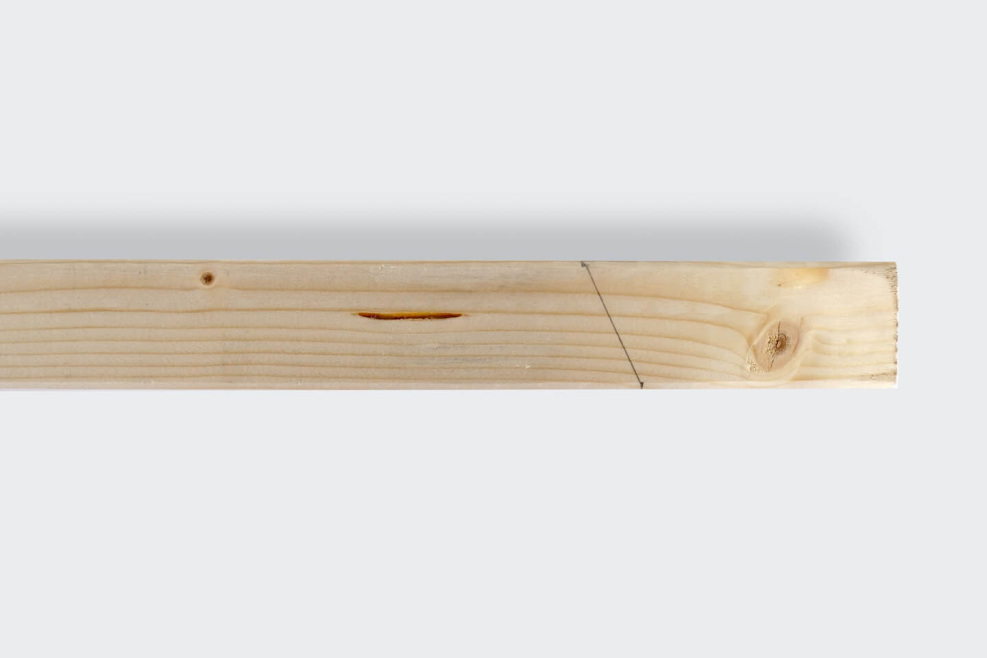 Holzstück für die Beine der Staffelei mit Markierung
