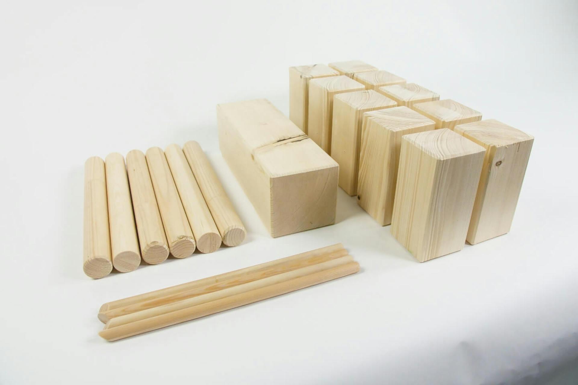 Blocchi e barre di legno di varie dimensioni