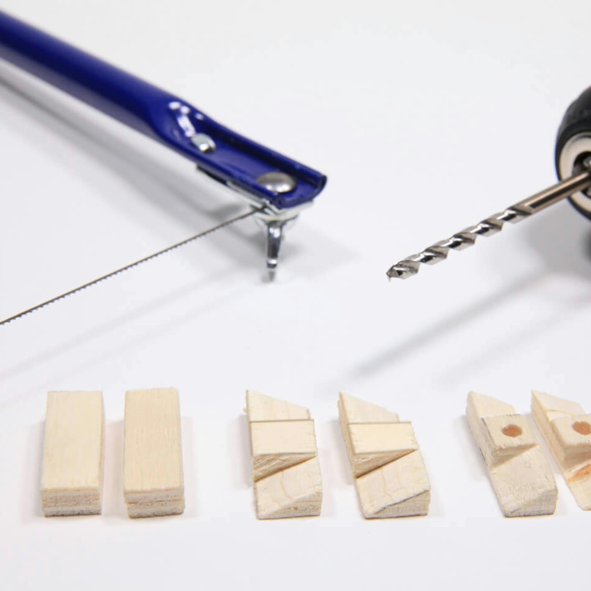 Kivágott fadarabok a zombi szélmalomhoz.