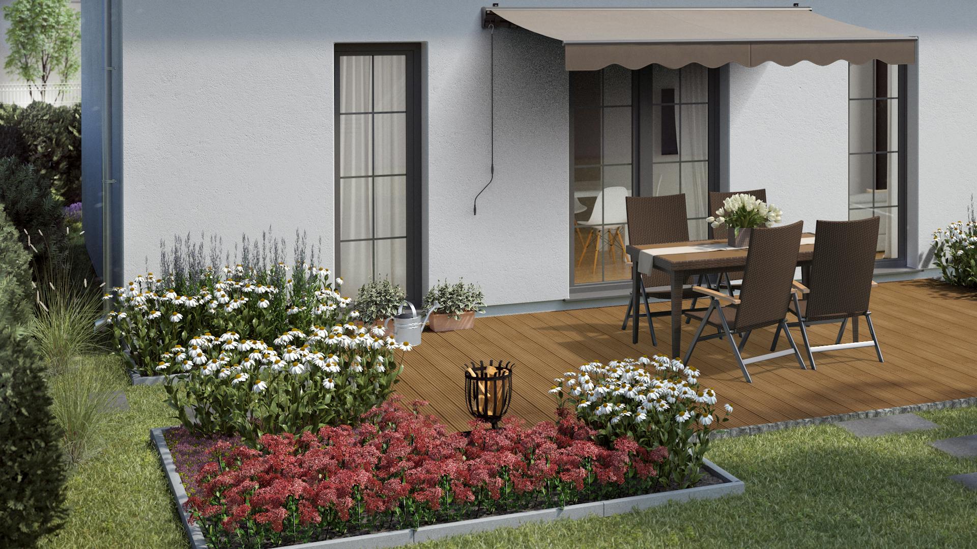 Ideen für die Gartengestaltung natürliche Terrasse mit Sitzgruppe aus Holz und Metall auf Holzdielen unter beiger Markise an natürlich bepflanzten Blumenbeeten