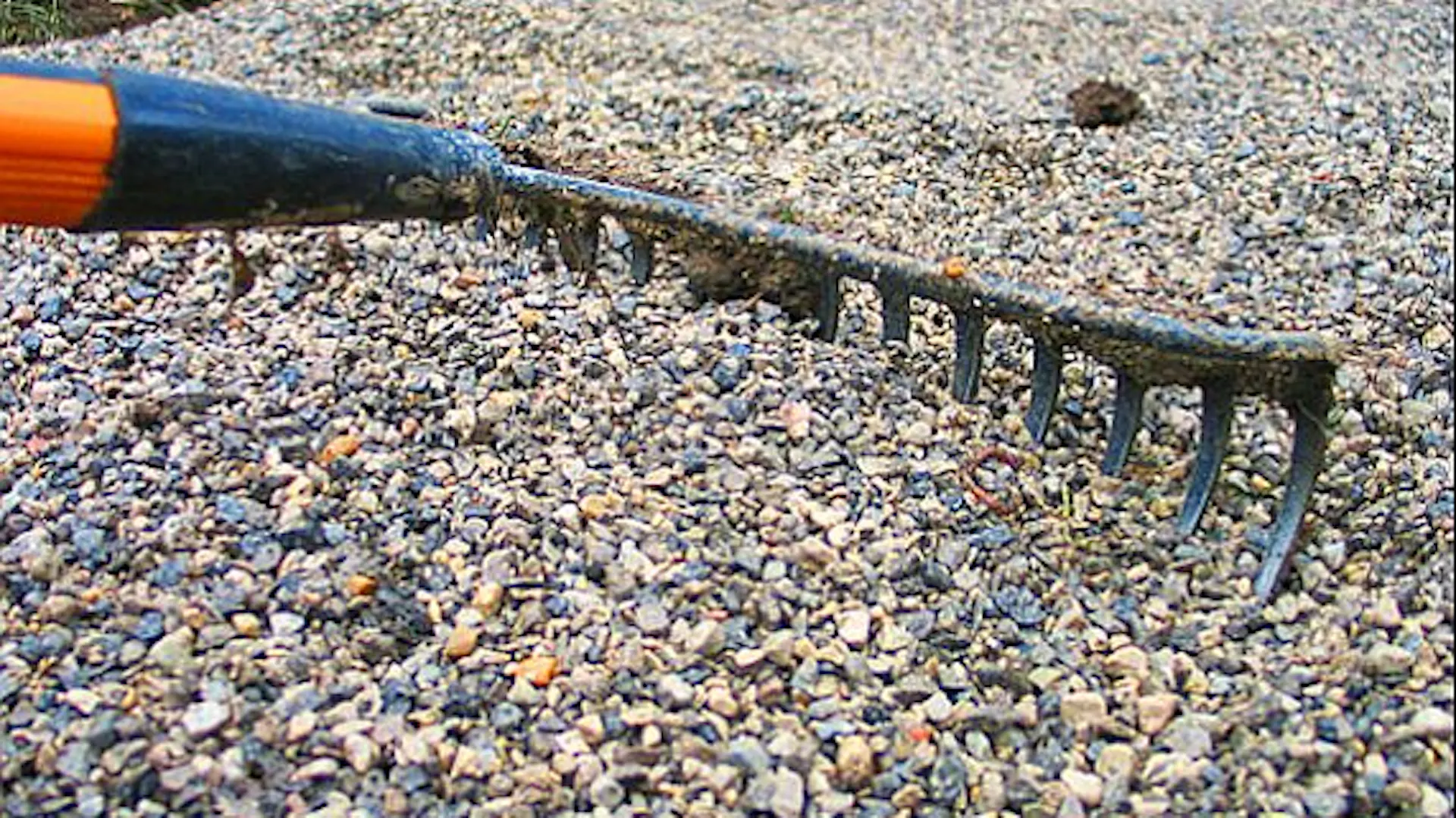 Hrábě ve štěrkovém loži