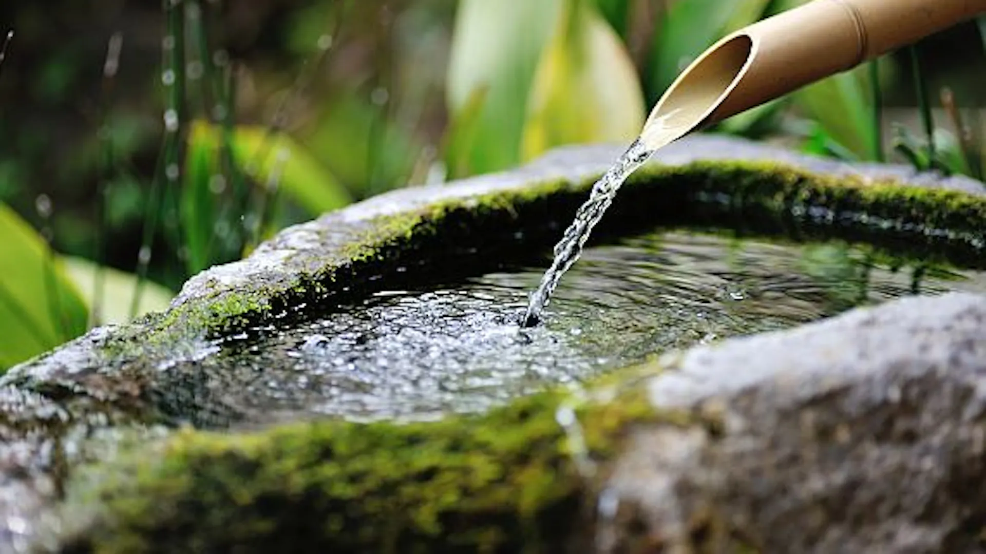 Zahradní fontána v asijském stylu