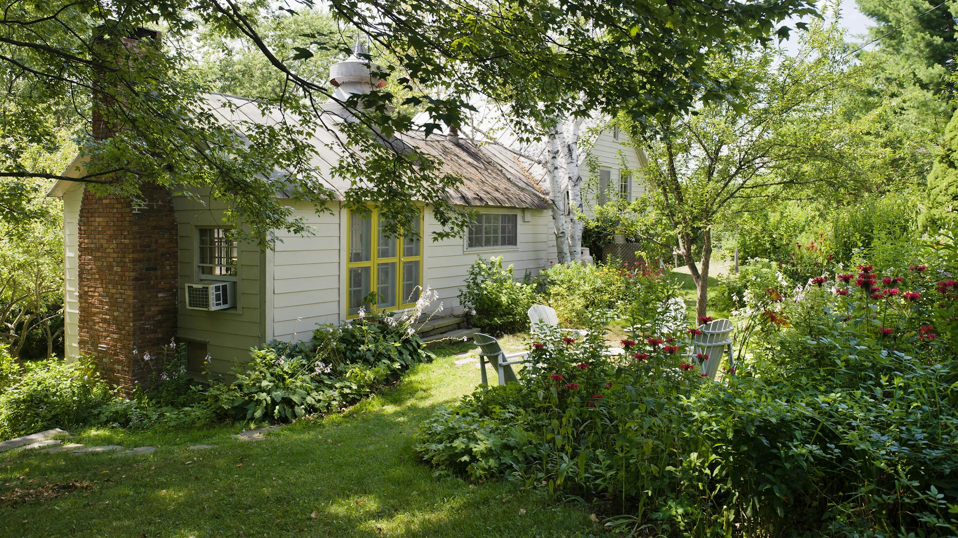 Cottage-Garten im Sommer