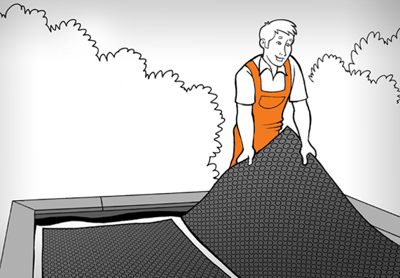 Egy barkácsoló a zöldtetőhöz vízelvezető réteget fektet le a teljes tetőn területén.