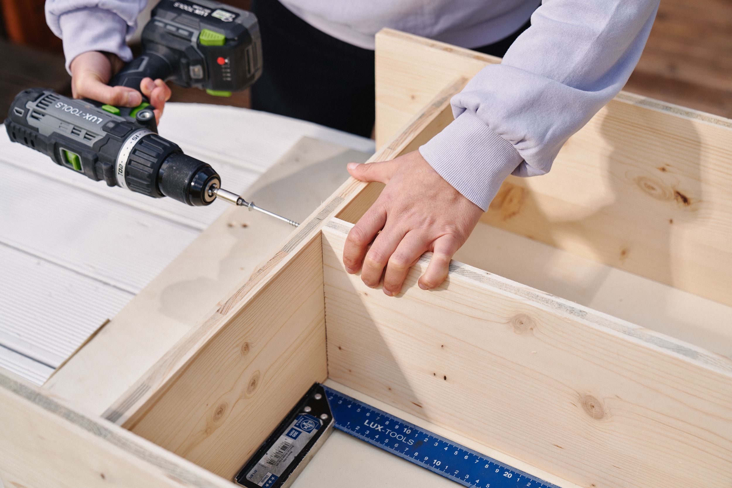 Středová stěna je přišroubována 