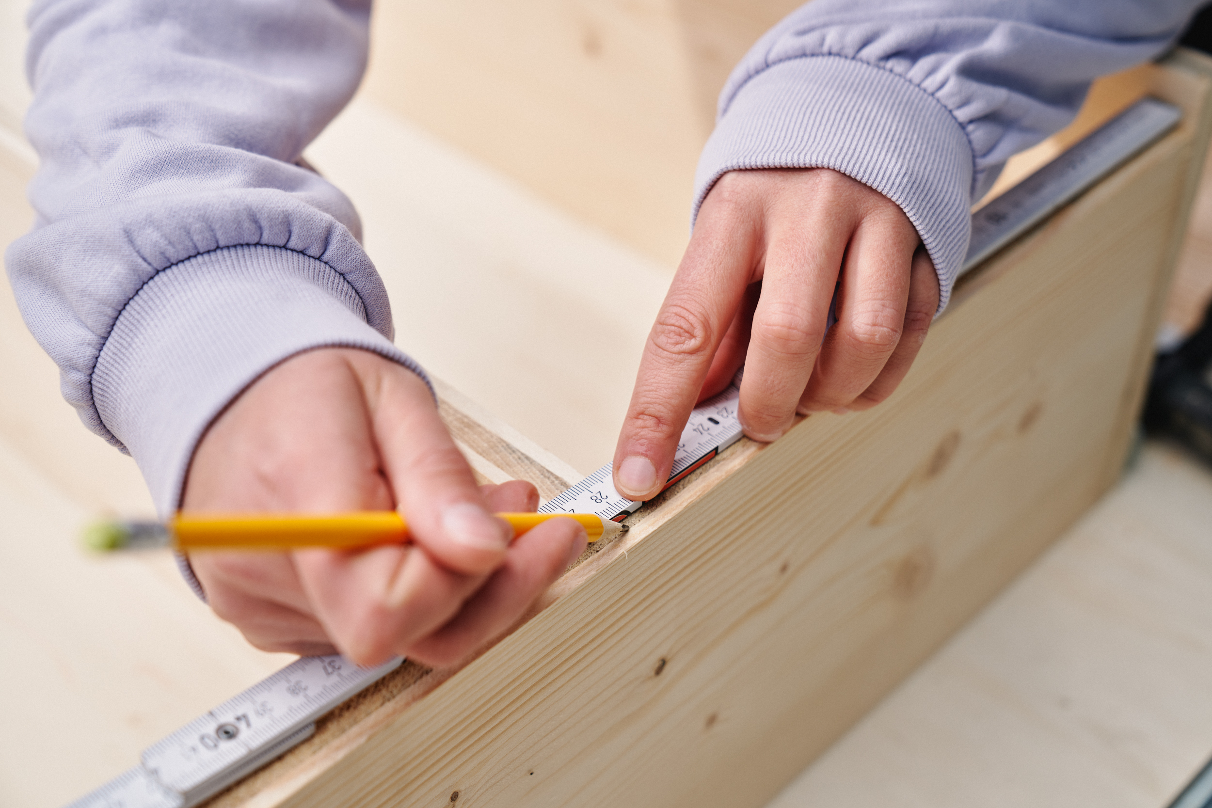 vyznačení otvoru na střední stěně