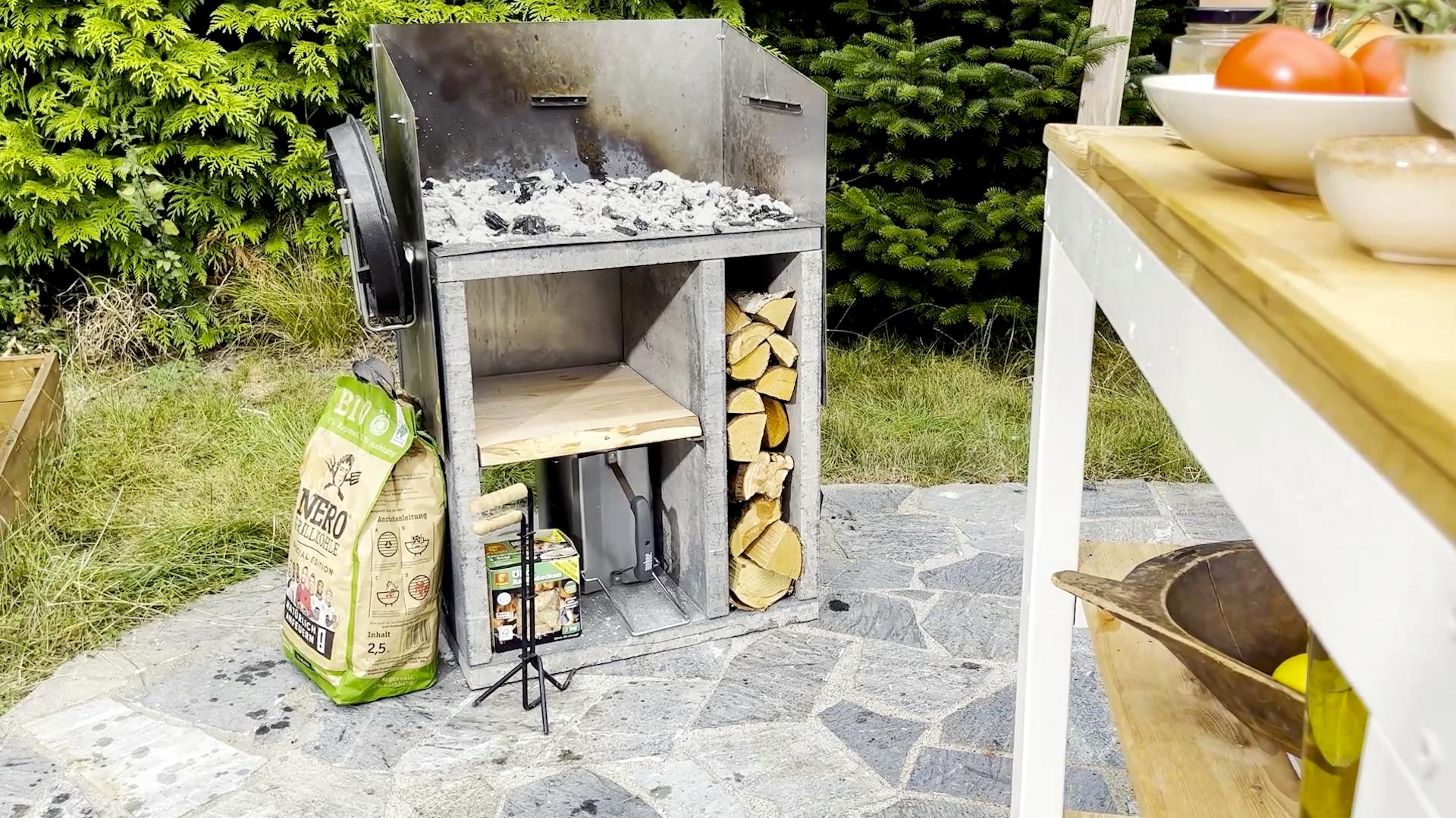 Selbstgebauter Dutch-Oven-Grilltisch
