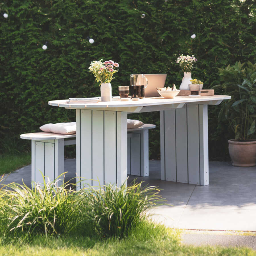 Gartentisch Emilia mit einer passenden Sitzbank