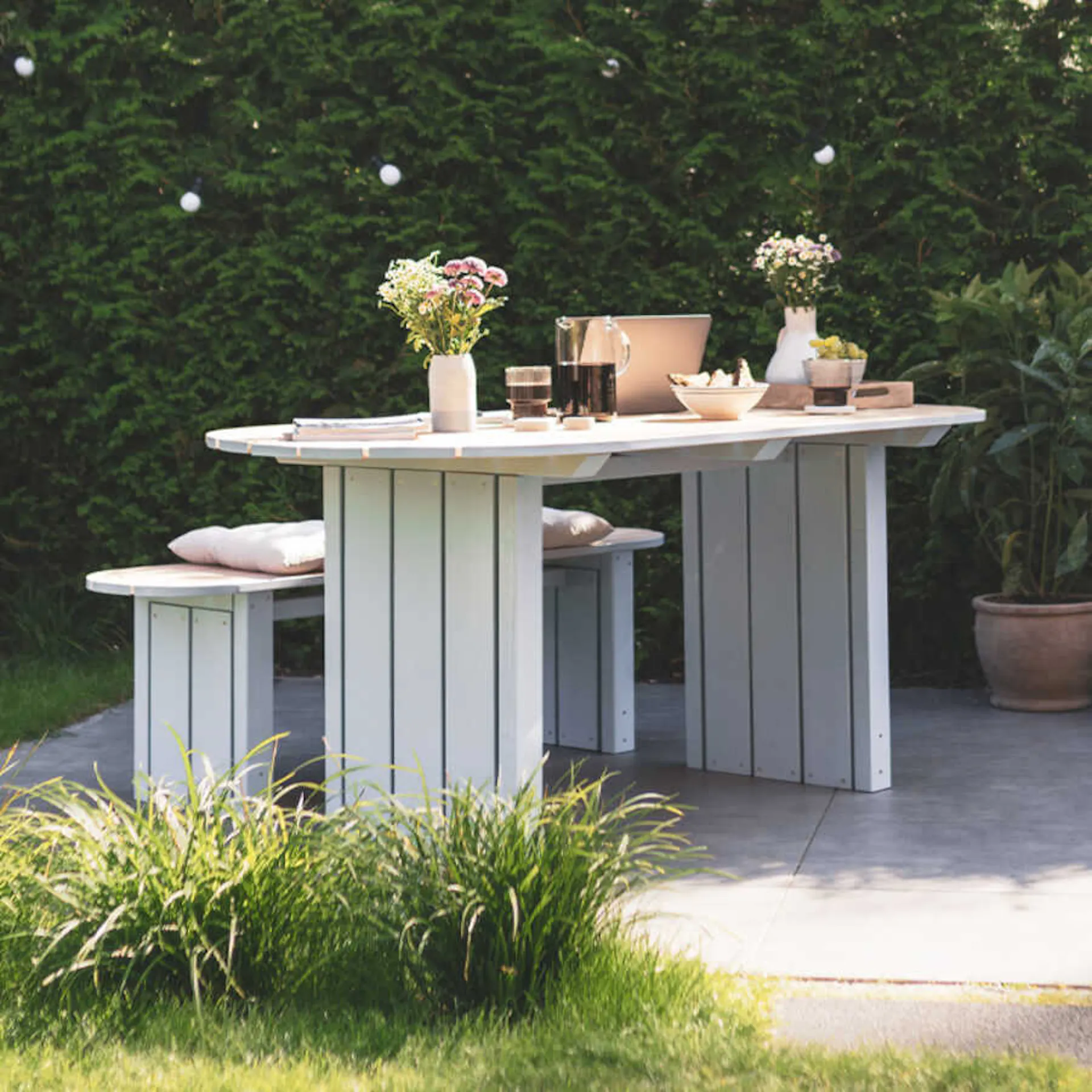 Gartentisch Emilia mit einer passenden Sitzbank