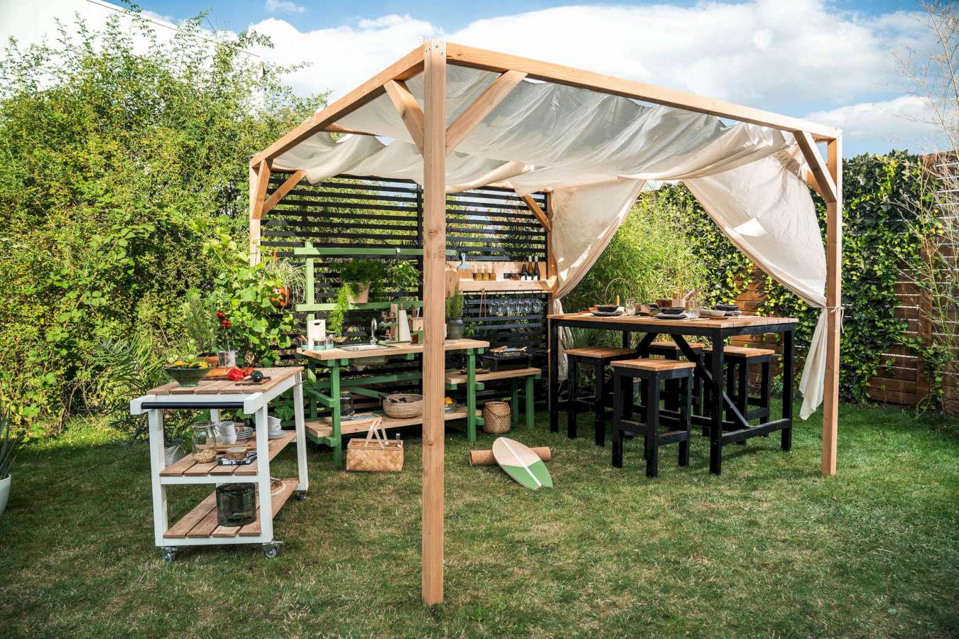 Pavillon Grundkonstruktion im Garten.
