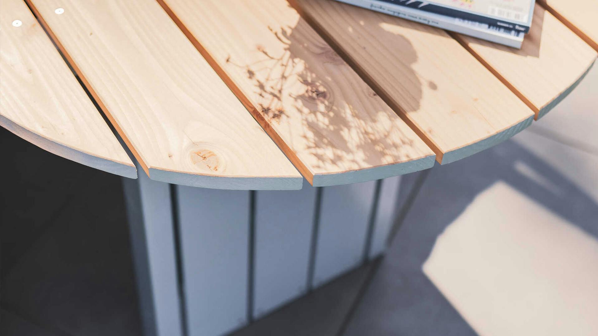 Nahansicht auf Rundung vom Gartentisch Emilia .