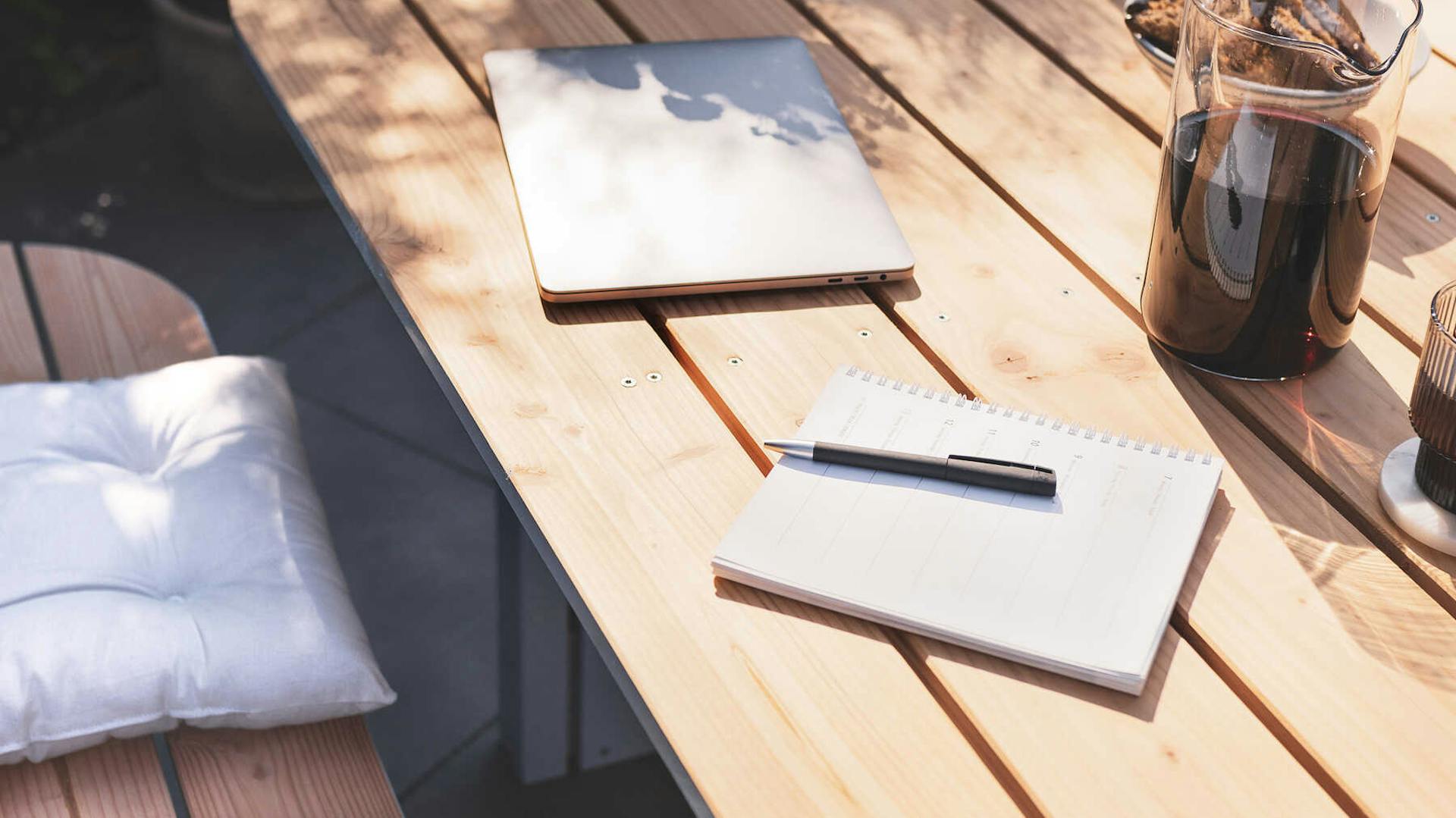 Detailaufnahme des Gartentisches Emilia.