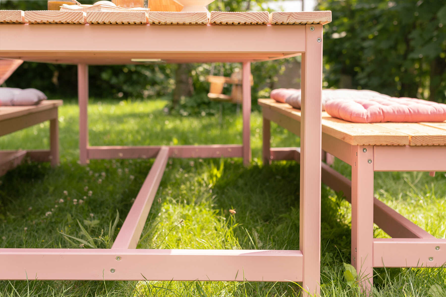 Gartentisch und Gartenbank Richard seitlich