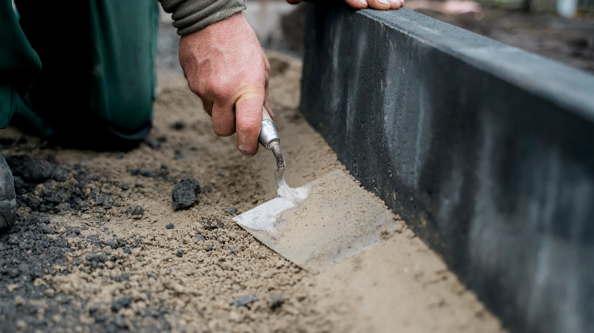 Niekto vyrába zadnú oporu pre obrubník