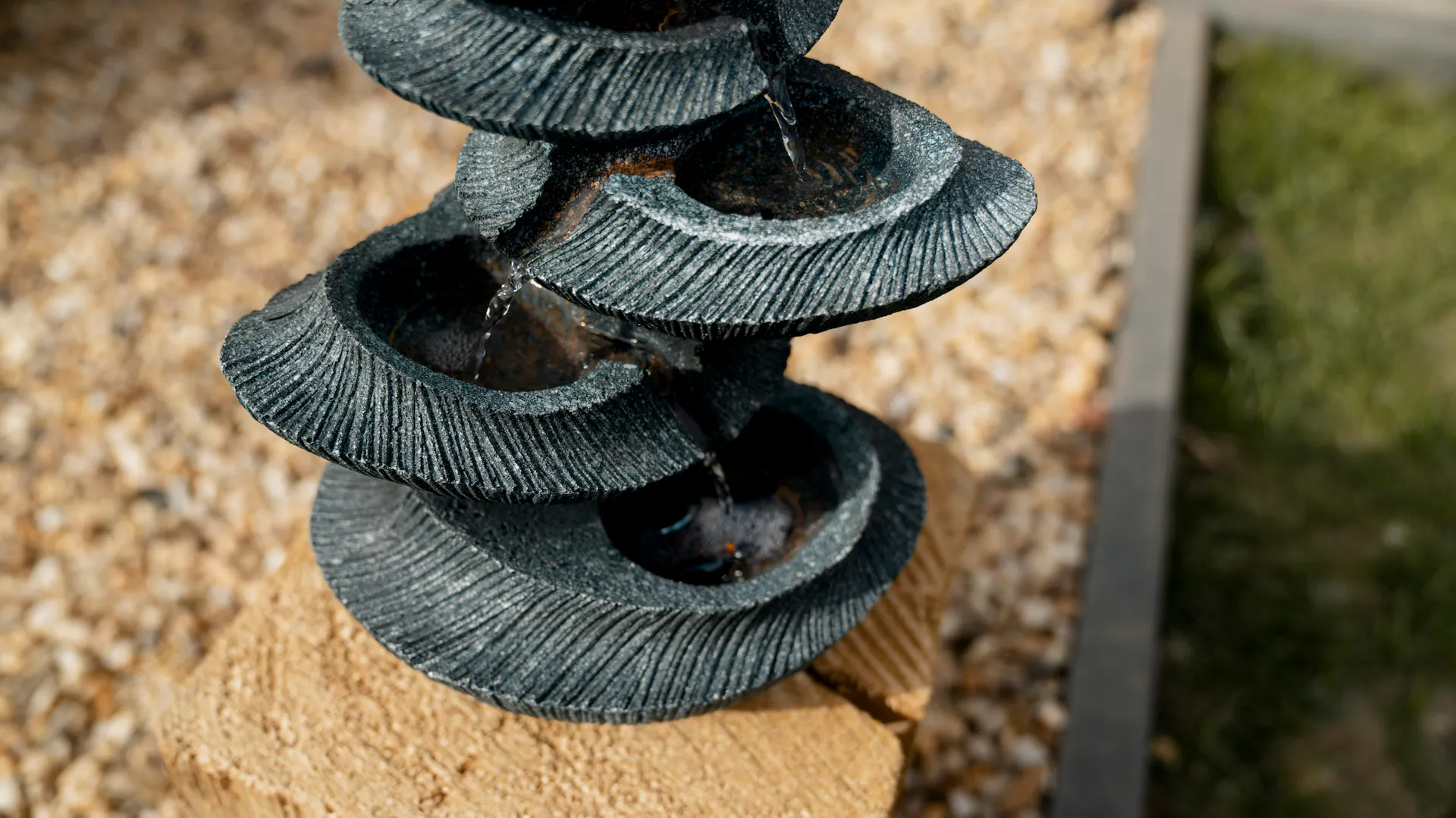 Tischbrunnen auf Beistelltisch