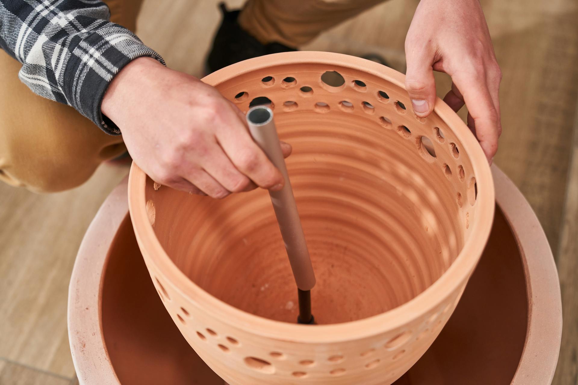 Il tubo della pompa viene prolungato con un altro tubo